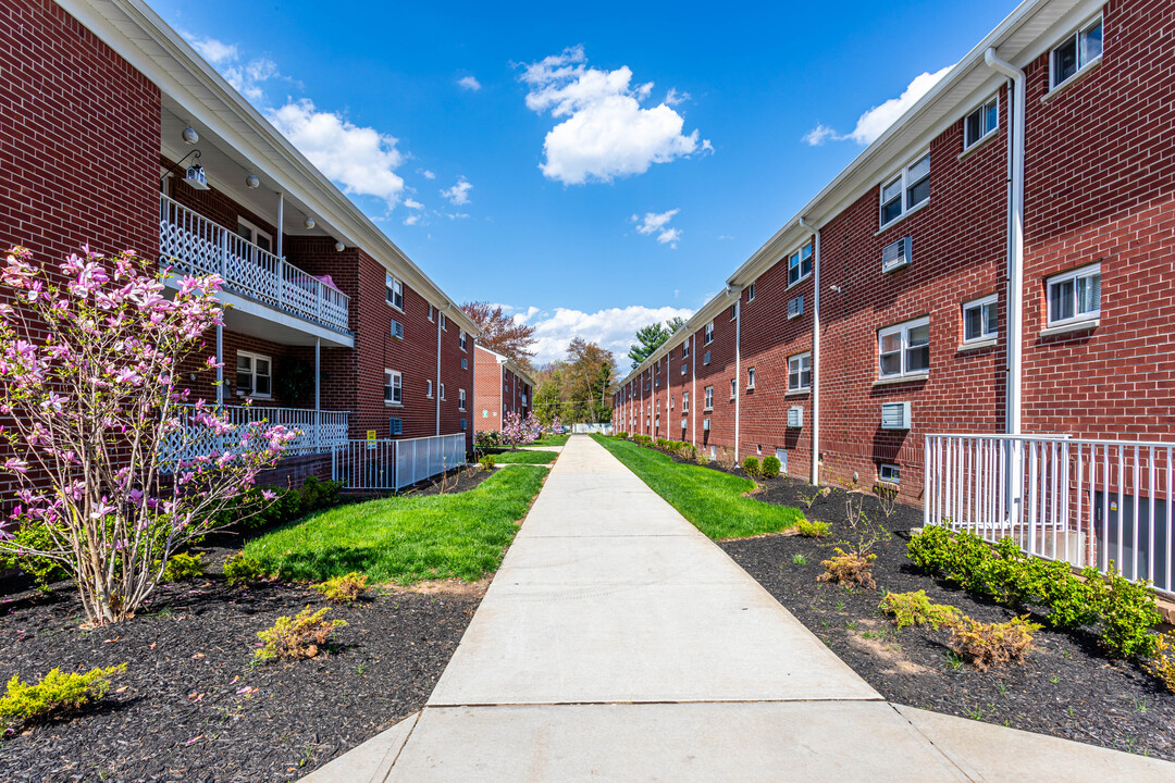 Hidden Creek at Clark (New Management!!) in Clark, NJ - Foto de edificio