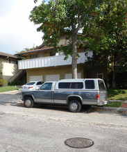 3229 Fairesta St in La Crescenta, CA - Foto de edificio - Building Photo