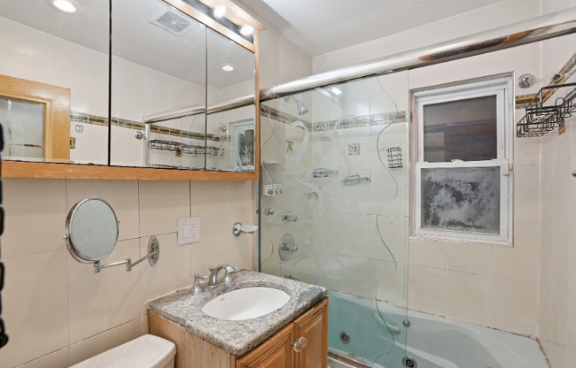 82-01-8251 251st St in Queens, NY - Building Photo - Building Photo