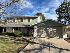 8834 E Radcliff Ave in Denver, CO - Building Photo
