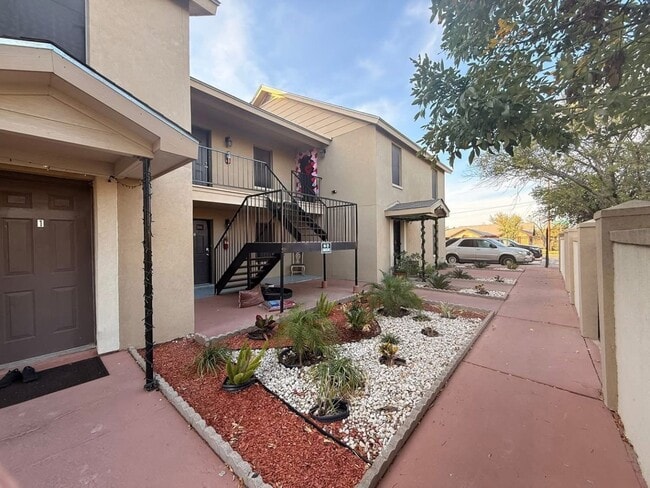 property at 1419 E Eistetter St