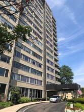 Park Towers in Columbus, OH - Building Photo - Building Photo