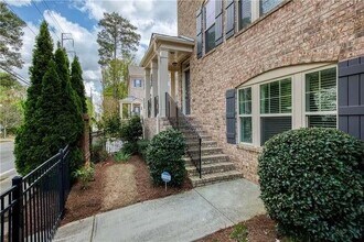 1962 Bainbridge Ln in Atlanta, GA - Building Photo - Building Photo