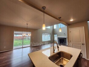 207 Shageluk St in Anchorage, AK - Building Photo - Building Photo