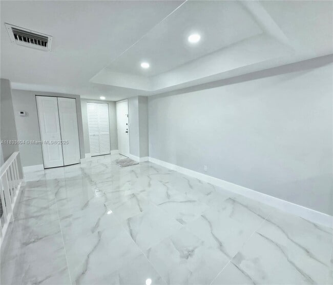 3710 Inverrary Dr in Lauderhill, FL - Building Photo - Building Photo
