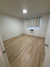 6580 Santona St, Unit A11 in Miami, FL - Foto de edificio - Building Photo