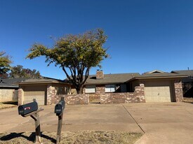 808 N Elkhart Ave in Lubbock, TX - Building Photo