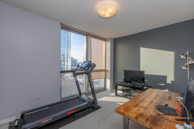 200 W Grand Ave in Chicago, IL - Building Photo - Building Photo