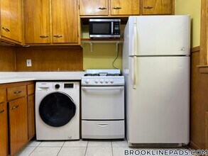 208 Fuller St in Brookline, MA - Building Photo - Building Photo