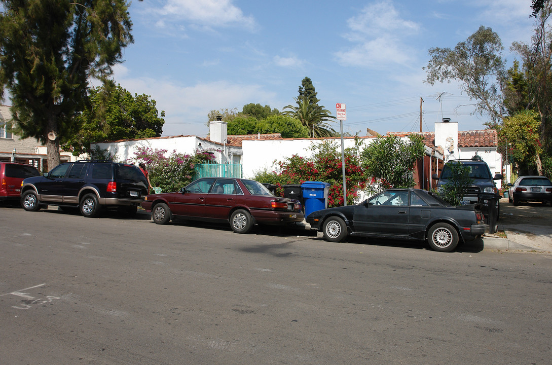 914-922 N Serrano Ave in Los Angeles, CA - Building Photo