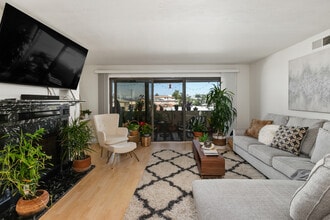 184 Date Ave, Unit 184 in Imperial Beach, CA - Foto de edificio - Building Photo