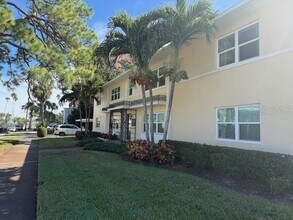 606 12th Ave NE, Unit 2 in St. Petersburg, FL - Foto de edificio - Building Photo
