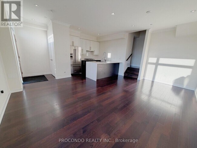 4070 Parkside Village Dr in Mississauga, ON - Building Photo - Building Photo