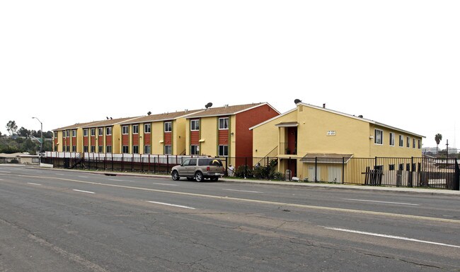 Imperial Villas in San Diego, CA - Foto de edificio - Building Photo