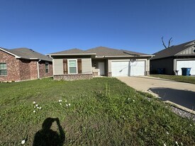 608 N Wofford St in Athens, TX - Building Photo