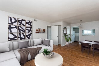 Santa Maria in Houston, TX - Foto de edificio - Building Photo