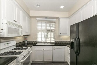 46 Vintage in Irvine, CA - Building Photo - Building Photo