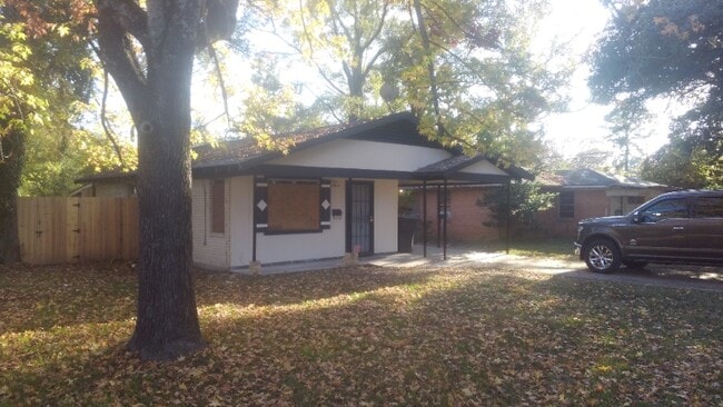 836 Huntington Ln in Shreveport, LA - Building Photo - Building Photo