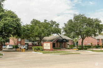 Gustine Lane Condos in Houston, TX - Building Photo - Building Photo