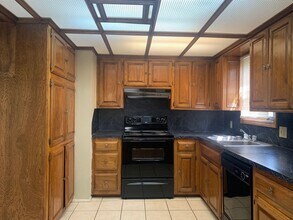 300 Russell Dr in Midwest City, OK - Building Photo - Building Photo