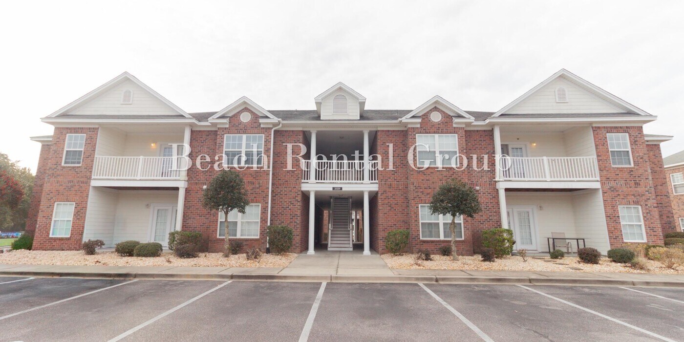 2029 Silvercrest Dr in Myrtle Beach, SC - Foto de edificio