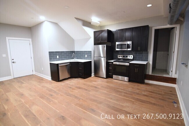 1523 W Girard Ave