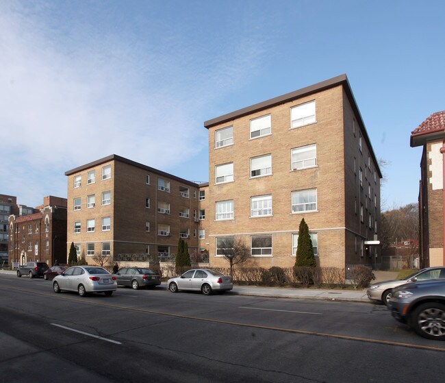 2000 Bloor St W in Toronto, ON - Building Photo - Building Photo