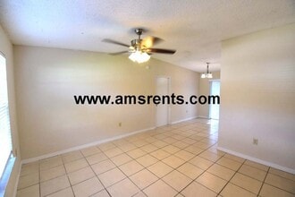 733 Yucatan Ct in Kissimmee, FL - Foto de edificio - Building Photo