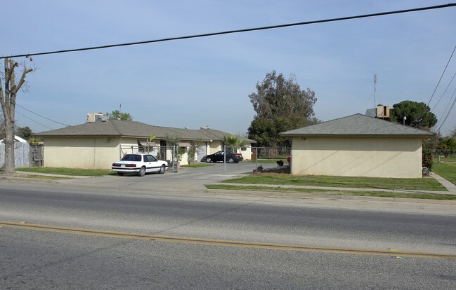 4048 Belmont Ave in Fresno, CA - Building Photo - Building Photo