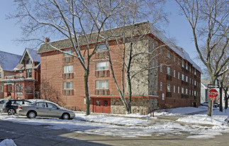 River Beach Apartments in Milwaukee, WI - Building Photo