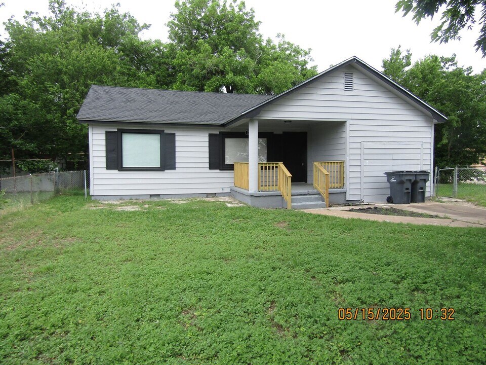2112 NW 12th St in Lawton, OK - Building Photo
