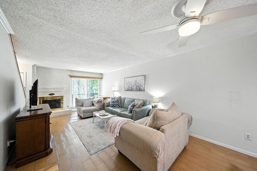 3919 Fairmont Pkwy, Unit 115 in Pasadena, TX - Building Photo