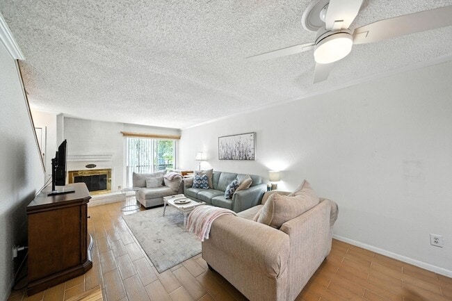 property at 3919 Fairmont Pkwy