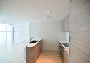 1300 S Miami Ave, Unit 4409 in Miami, FL - Building Photo