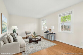 2475 Summer St in Stamford, CT - Building Photo - Building Photo
