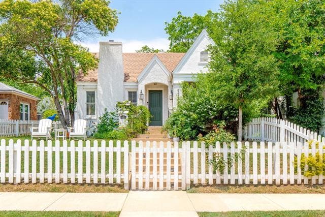 property at 4112 Pershing Ave