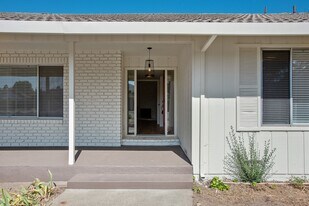 19469 Victoria Ct in Sonoma, CA - Building Photo