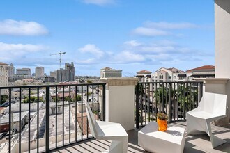275 Giralda Ave, Unit 7B in Coral Gables, FL - Foto de edificio - Building Photo