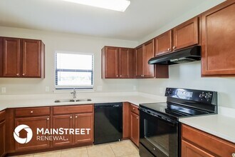 719 Center Lake St in Lehigh Acres, FL - Foto de edificio - Building Photo