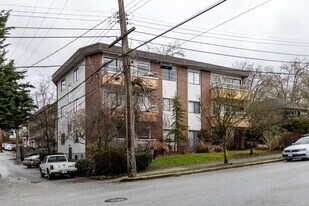 138 Templeton Dr in Vancouver, BC - Building Photo