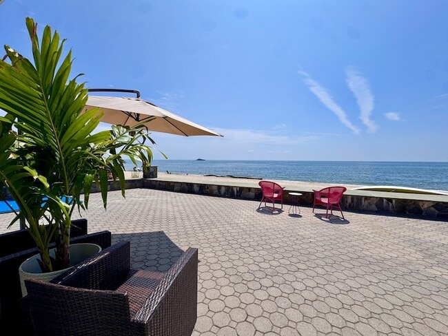 property at 18 Bel Aire Manor