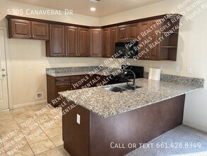 5305 Canaveral Dr in Bakersfield, CA - Building Photo - Building Photo