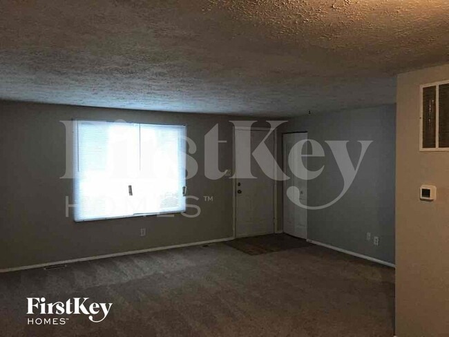 5901 Pemberly Dr in Indianapolis, IN - Foto de edificio - Building Photo