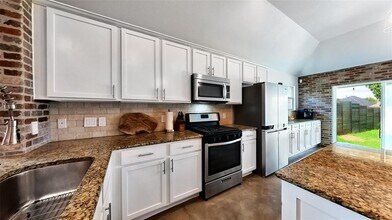 2708 Kingsland Way in Austin, TX - Building Photo - Building Photo