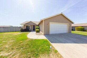 312 E 28th Ave in Ellensburg, WA - Building Photo - Building Photo