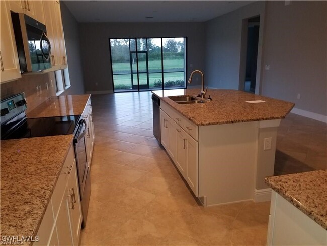 10681 Essex Square Blvd in Ft. Myers, FL - Building Photo - Building Photo