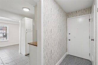 3279 Warrensville Center Rd, Unit 15D in Shaker Heights, OH - Building Photo - Building Photo