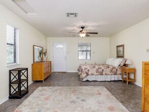401 Co Rd 320 in Bertram, TX - Building Photo - Building Photo