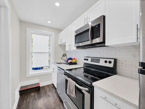 33 Fairleigh Ave N in Hamilton, ON - Building Photo - Building Photo