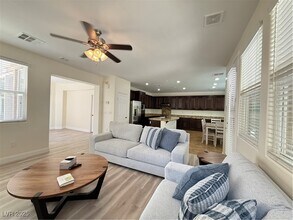 620 Apricot Rose Pl in Las Vegas, NV - Foto de edificio - Building Photo